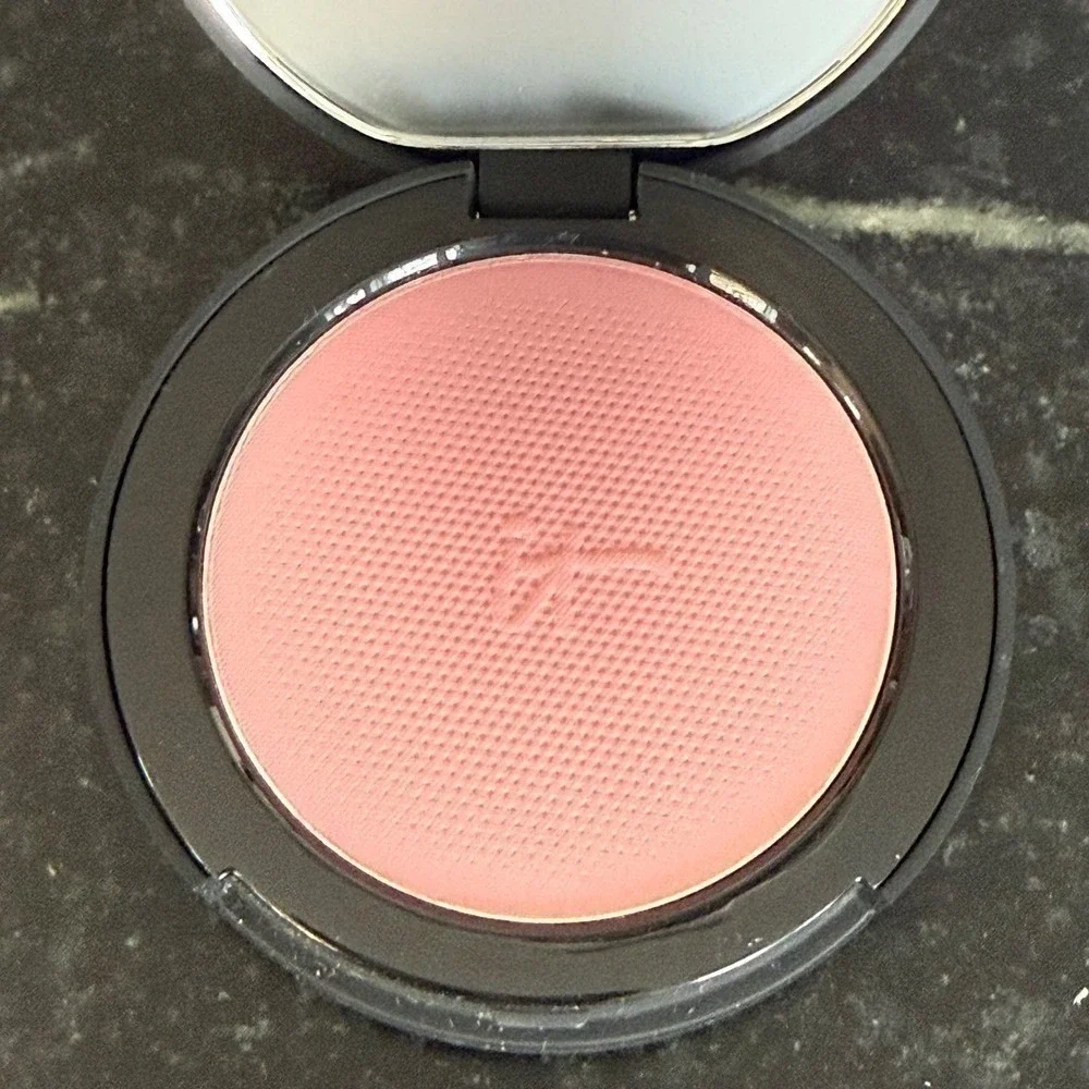 IT Cosmetics Bye Bye Pores Blush Carefree Natural Mauve